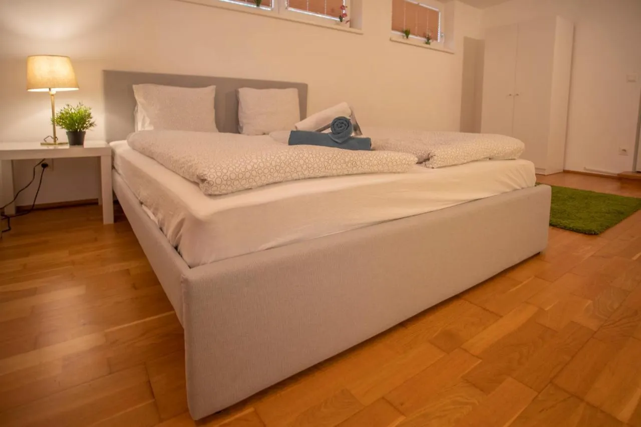Hilltop Innsbruck Apartment I Free Parking